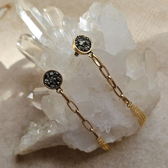 EAR-482 - Picture 2 of 3